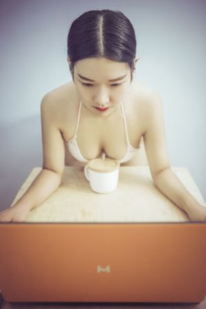 欧美日韩在线第一页_高清免费HD高清完整电影